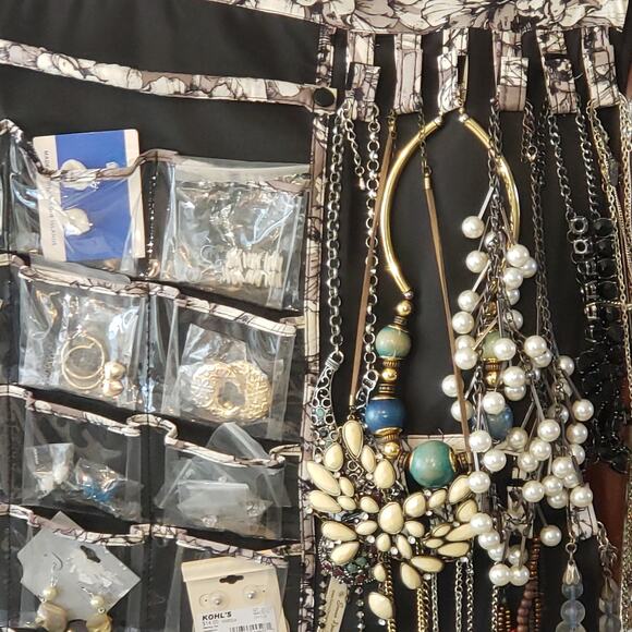 10 piece NWT Item Fashion Jewelry Not So Mystery Mystery Box - Picture 5 of 8